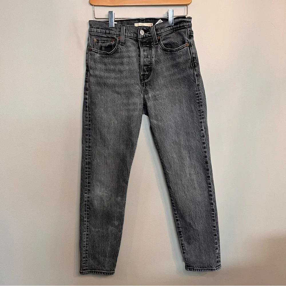 Levi Women’s Wedgie Icon Fit Straight Jean 26 - Picture 2 of 10